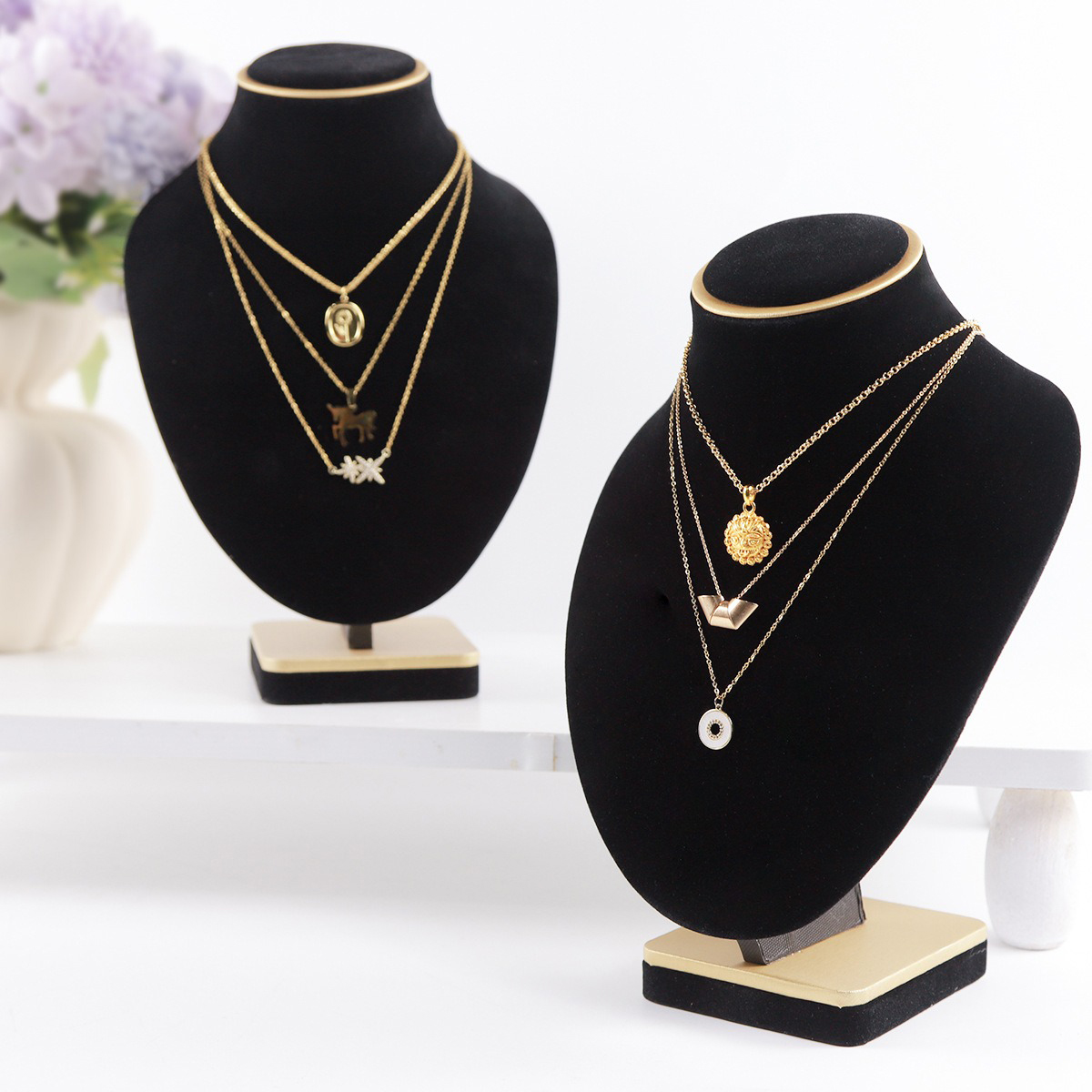 Buste jubilerskie z czarnego a – Body Jewelry In Store recenzja i cena