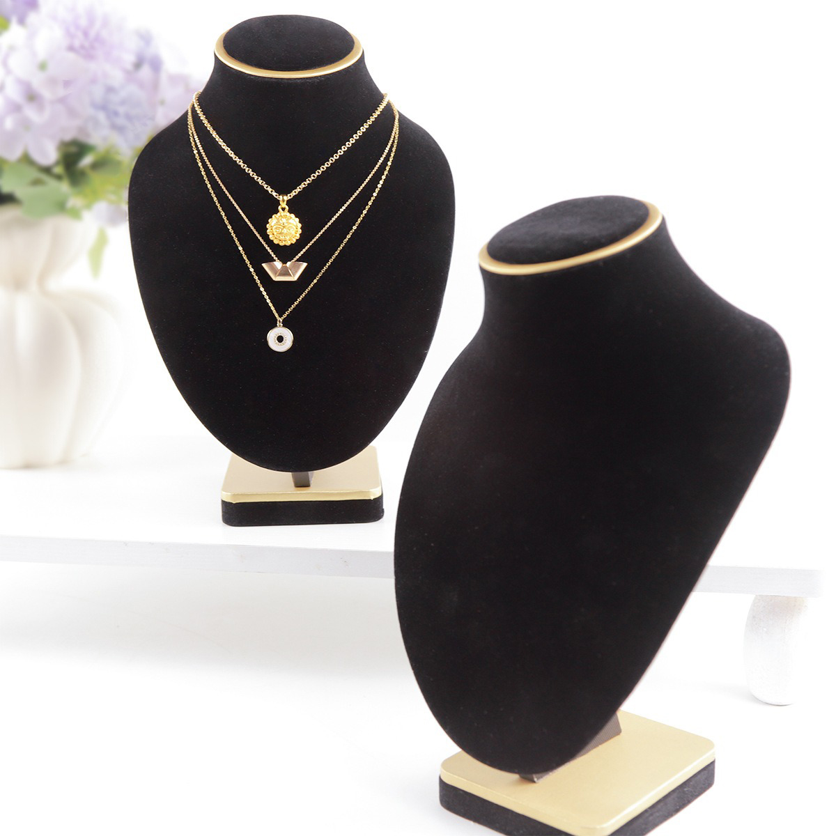 Buste jubilerskie z czarnego a – Body Jewelry In Store recenzja i cena