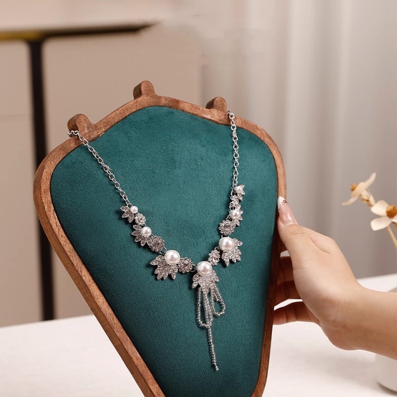 Drewniany stojak na naszyjniki – Body Jewelry In Store recenzja i cena