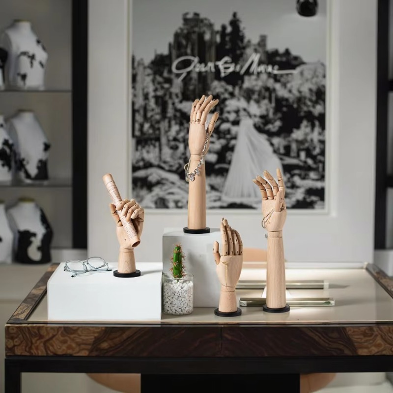 Solidny drewniany manekin ręka – Body Jewelry In Store recenzja i cena