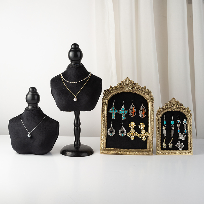 Czarny aksamitny manekin do ek – Body Jewelry In Store recenzja i cena